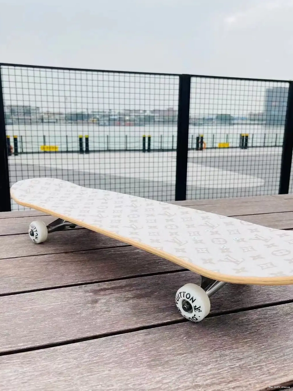 LV CUSTOM SKATEBOARD 0521